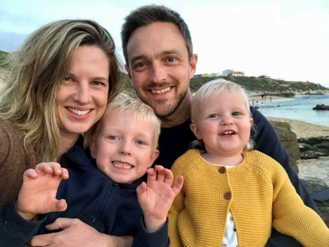 A family posing for a family portret